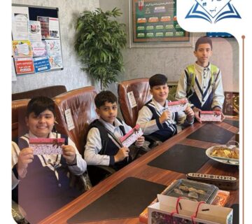 تصویر تجلیل از شورای دانش‌آموزان سال تحصیلی 1403-1404 در دبستان فروغ آفرینان ناب