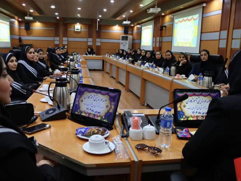 جلسه توجیهی و معارفه آغاز سال تحصیلی ۱۴۰۴ ۱۴۰۵ در موسسه فروغ آفرینان ناب اهواز